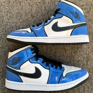 Air Jordan 1 Mid SE 'Signal Blue'